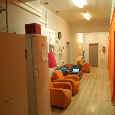 Hostel Family Erasmus Center Warschau Buitenkant foto