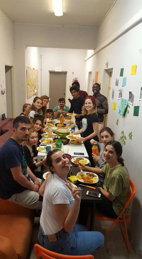 Hostel Family Erasmus Center Warschau Buitenkant foto